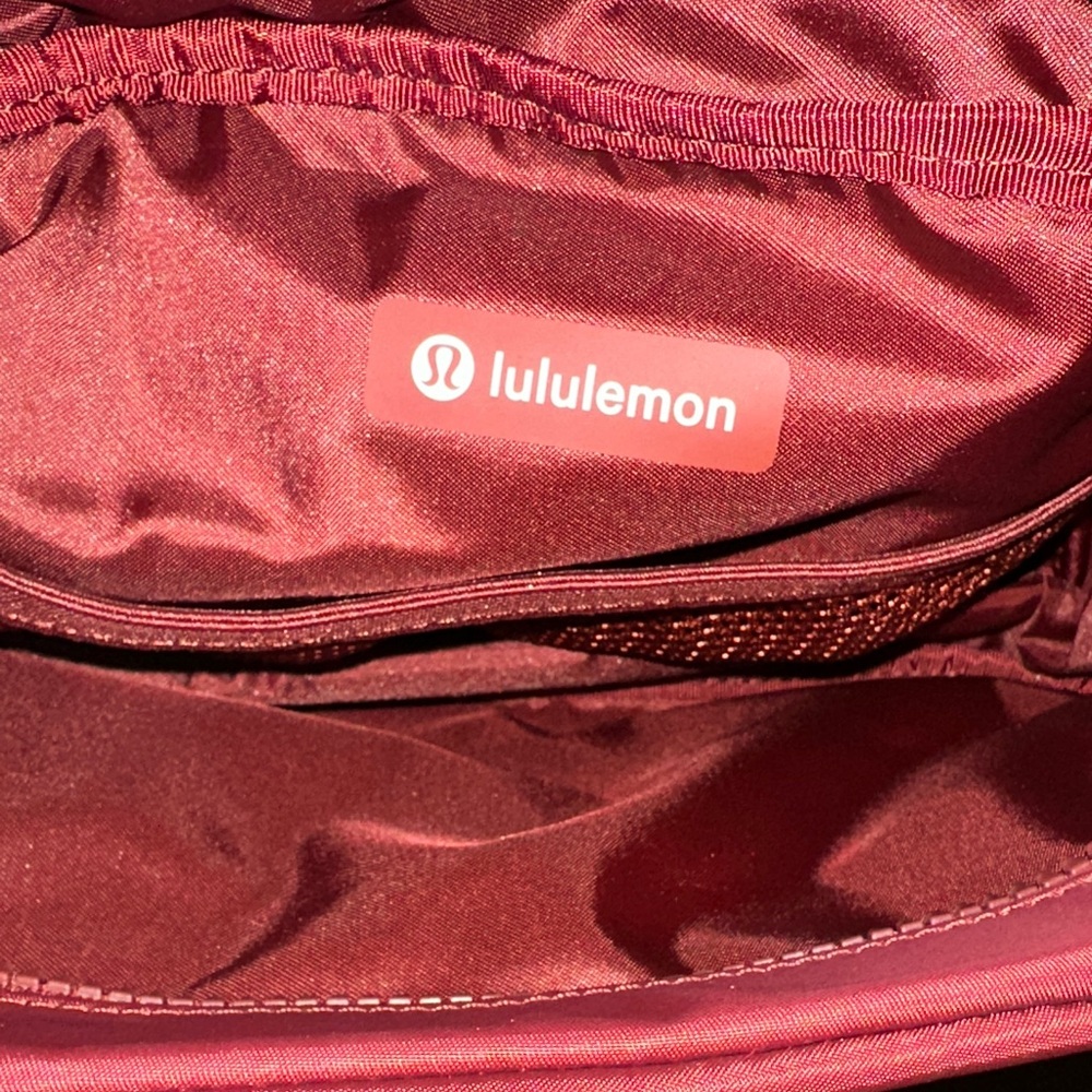 lululemon athletica City Essentials Pouch in Burgundy/Rockwood NWT - Picture 7 of 13